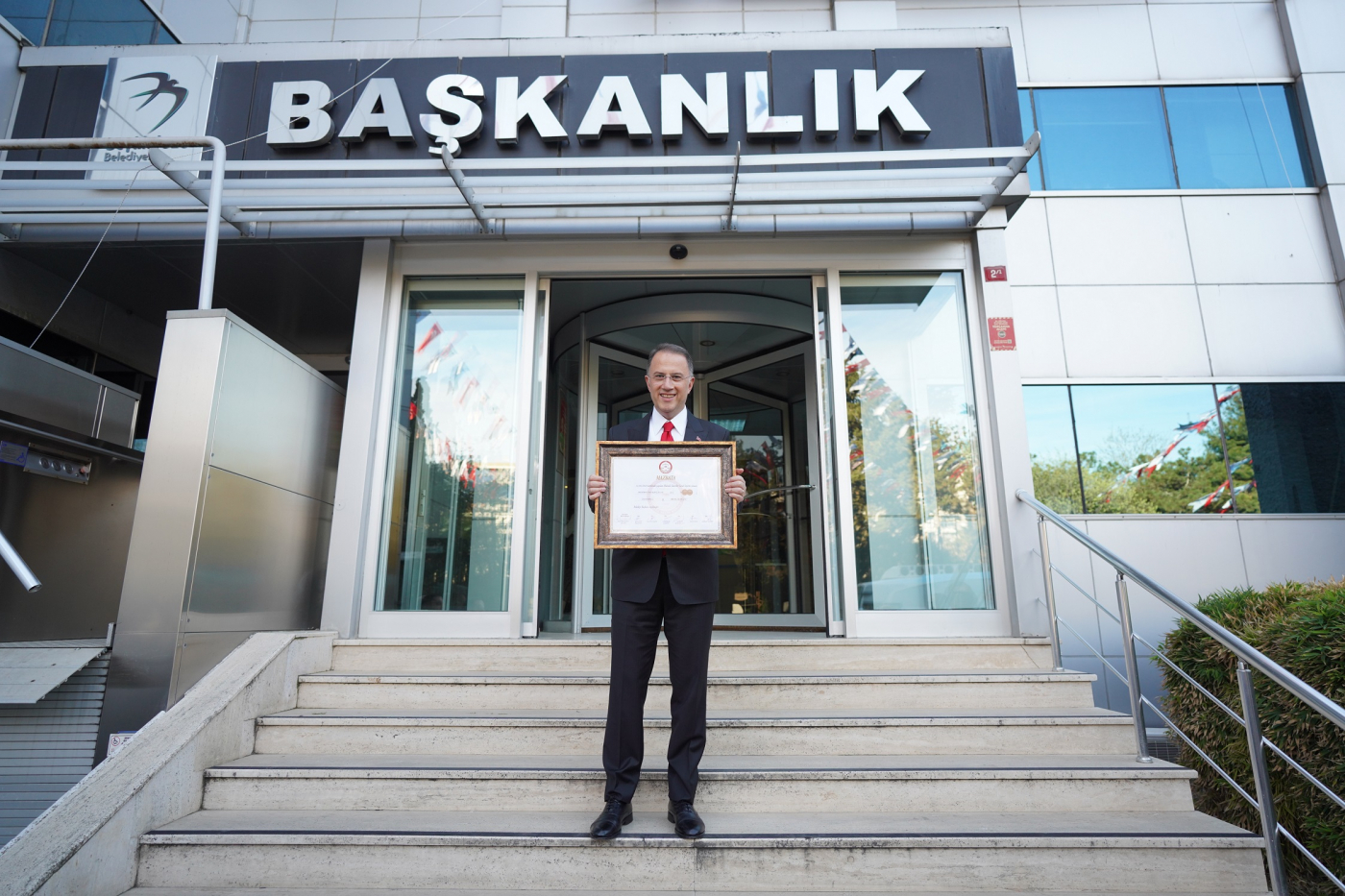 BAŞKAN ÇALIK MAZBATASINI ALDI (1)-i66100c952f688.jpg